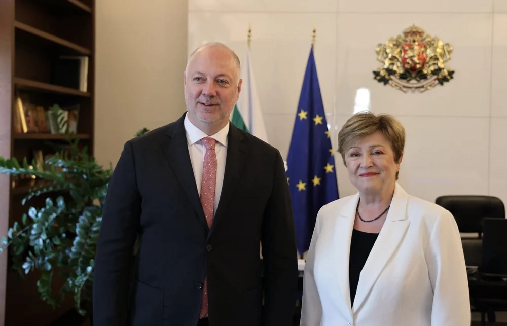 В момента сме в навечерието на приемането на еврото Предстои