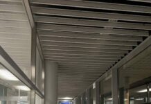 След заключените пътници на летището вицепремиерът Караджов свиква всички шефове