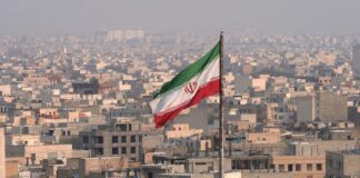 Иран се закани с решителен отговор на атаките на „комарджията“ Тръмп