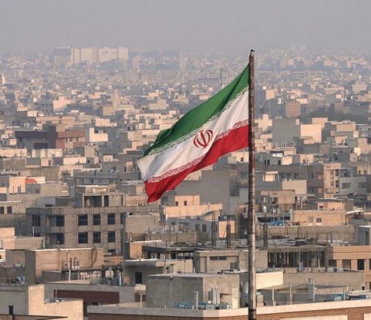 САЩ представиха на Иран мирен план в 15 точки. Техеран позволи преминаване през Ормузкия проток на „невраждебни“ кораби