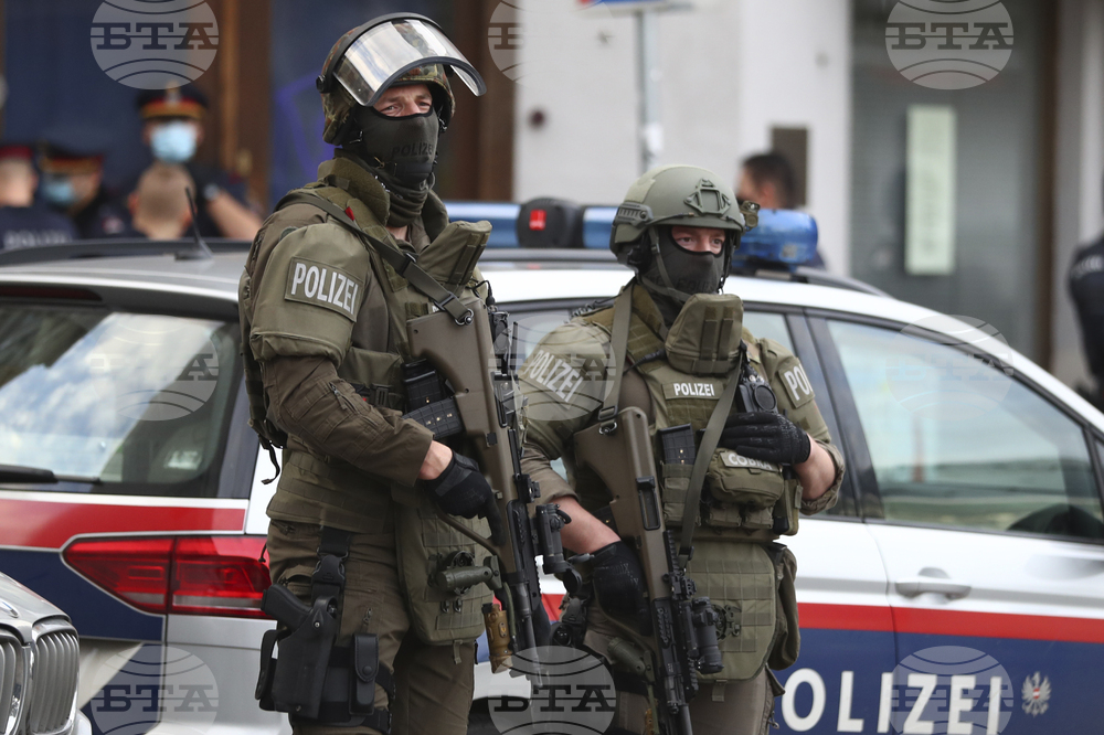 Осем са жертвите към този момент на стрелбата в училище