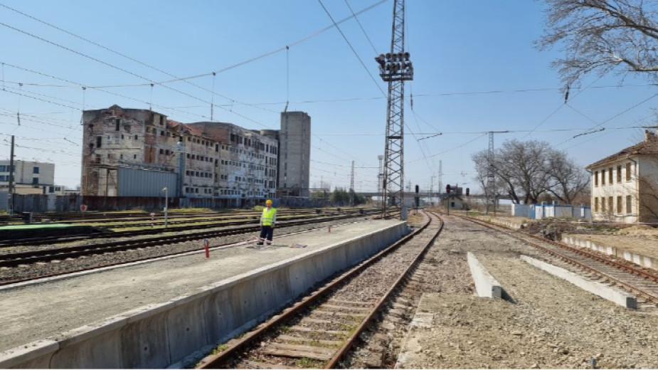 Жена е откарана в болница след като е била блъсната