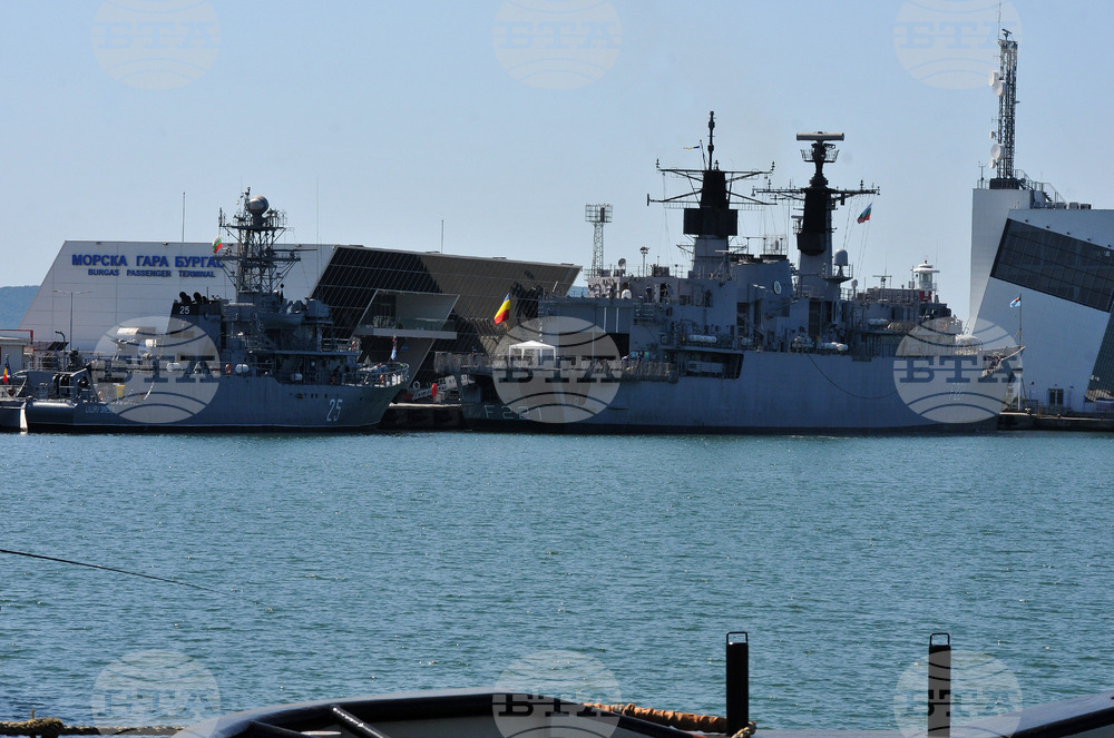 Блокирано е движението за големите плавателни съдове в района на