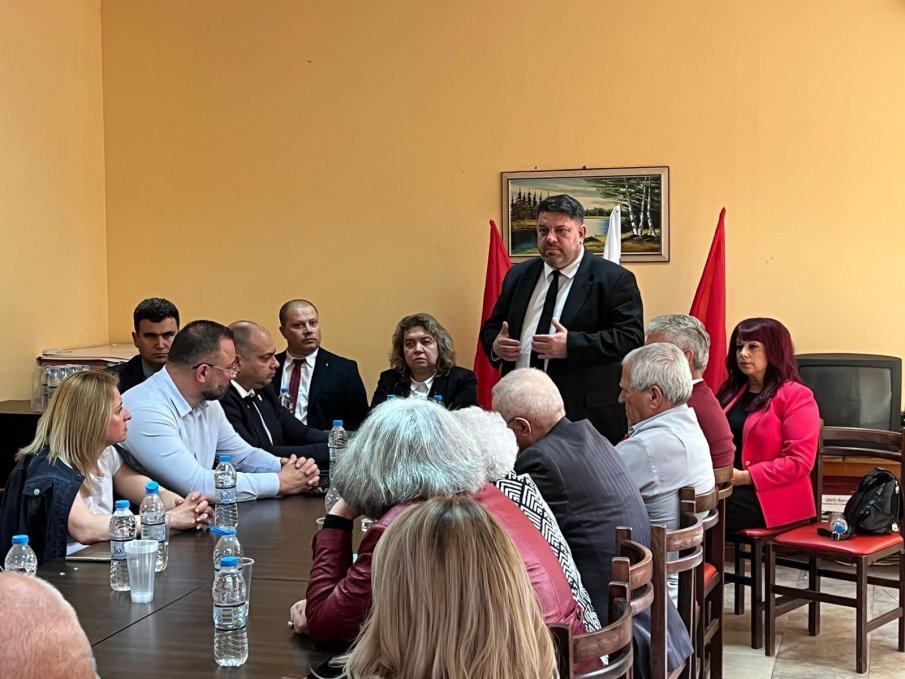 След години на безвремие на служебни правителства и институционална парализа