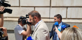 Нищо политическо няма в това да протестираш срещу търсенето на съдебна отговорност за мащабна корупция