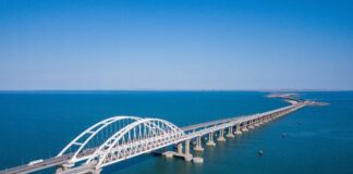 Службата за сигурност на Украйна: Поразихме Кримския мост с подводни експлозиви