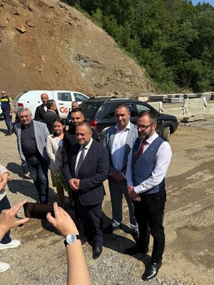 Движението по пътя Мездра – Ботевград в посока Враца ще