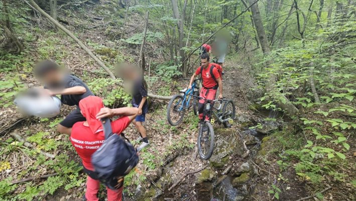 Три 13 годишни момчета изгубили се в планинска местност край Сливен