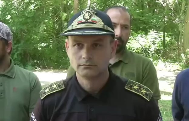 Имаме свидетел който твърди че докато шофирал животното е пресякло