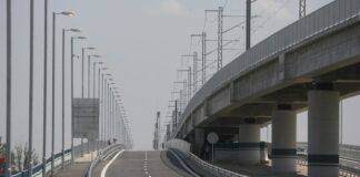 Протест на работещи в АПИ блокира движението по „Дунав мост 2“