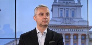 И конституционалистът Стоил Моллов напуска ПП: Необходими са оставки на поне още трима