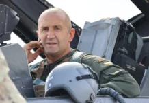 Президентът Радев с тежка политическа амнезия: Преди година заяви, че е неразумно да се купуват противопожарни самолети! Сега обвинява властта, че не е купила?!? Има ли пилот в самолета?