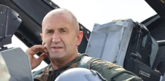 Президентът Радев с тежка политическа амнезия: Преди година заяви, че е неразумно да се купуват противопожарни самолети! Сега обвинява властта, че не е купила?!? Има ли пилот в самолета?