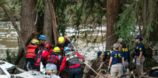 Броят на загиналите при наводненията в Тексас надхвърли 100 души