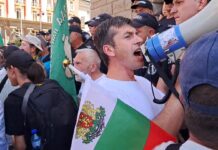 „Йес, сега значи тука трябва да има бой!“