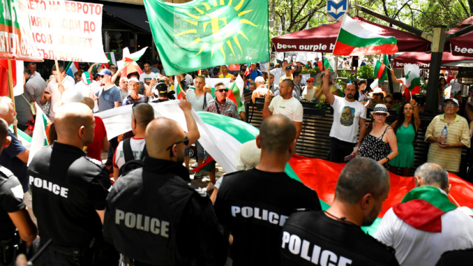 Един човек е арестуван от полицията заради хулигански действия по