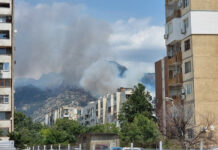 Голям пожар във вилна зона край Сливен