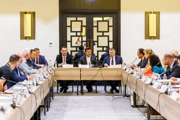 Министърът на туризма Мирослав Боршош министърът на младежта и спорта