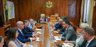 Британският посланик силно впечатлен от полицейската операция, при която бе разкрита нелегалната фабрика за цигари