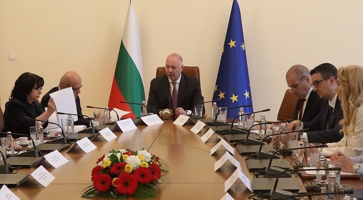 Амбицията на правителството е да координираме усилията си с Народното