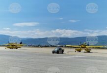 Двата шведски самолета кацнаха в Пловдив, зареждат ги и тръгват към пожара в Плоски