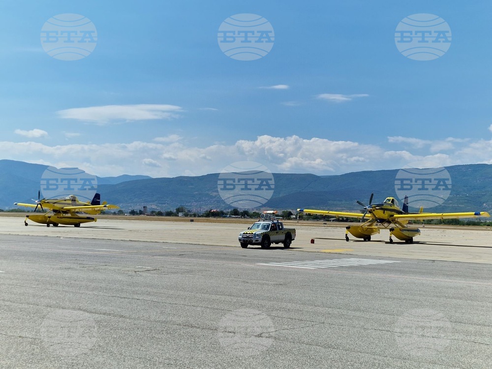 Двата шведски самолета които ще участват в гасенето на пожарите