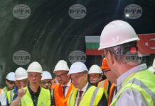 Има „светлина в тунела“ за българските железници, каза вицепремиерът Гроздан Караджов