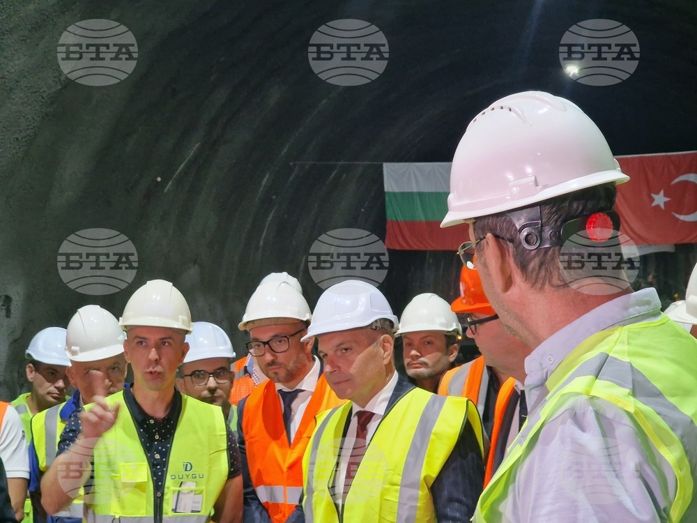 Днес се видя че има светлина в тунела за българските