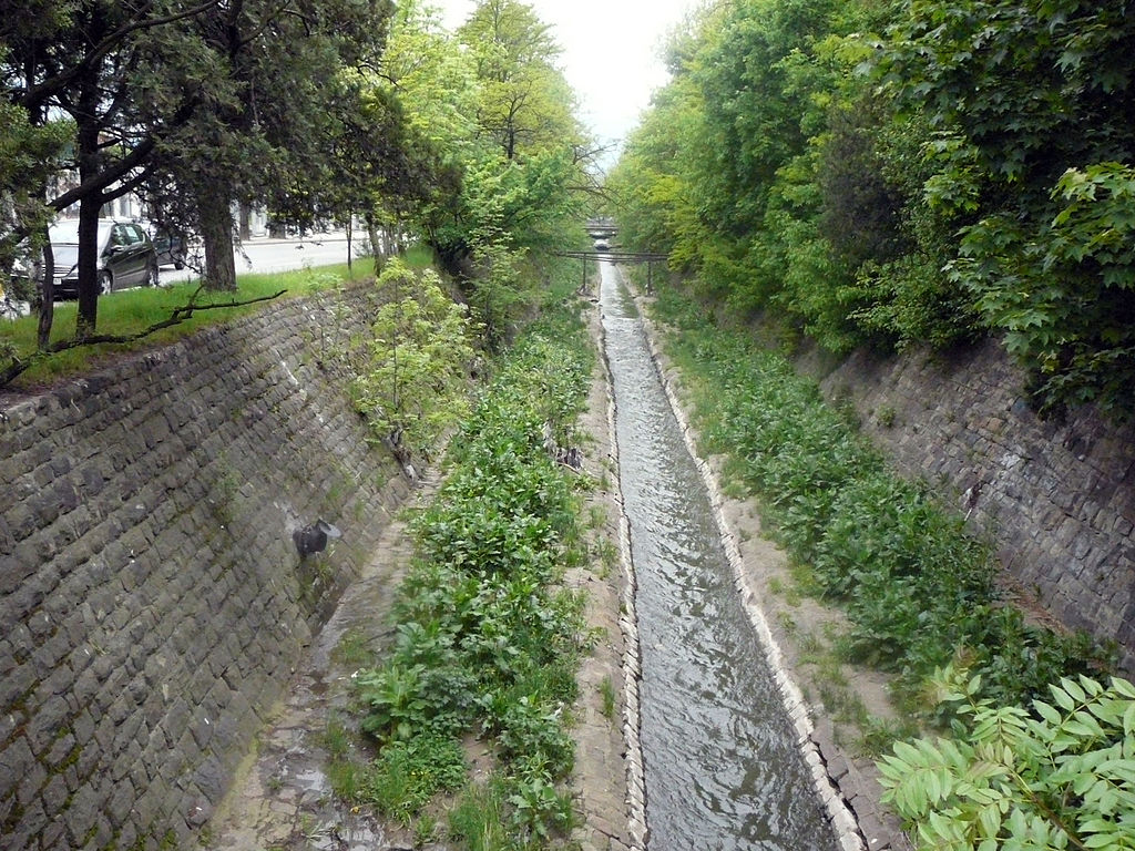 Мъж падна в коритото на Перловската река до Орлов мост