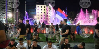 Офисът в Нови Сад на управляващата партия в Сърбия бе разбит