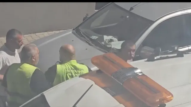 Бой в центъра на София между двама мъже и служители