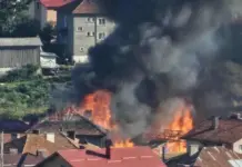 Три къщи и стопански постройки изгоряха напълно в Сърница