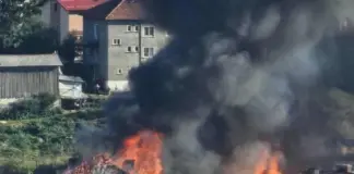 Три къщи и стопански постройки изгоряха напълно в Сърница