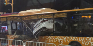 Аудито, забило се в автобуса, е взето на лизинг преди 2 месеца, на 15 години е