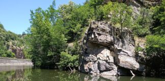 Туристка падна в река Чая в Бачково, в болница е