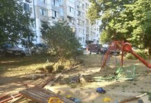 След гонка с полицията пиян шофьор вряза колата си в детска площадка в София