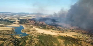 Пожарът в Сакар се разраства