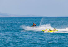 Инцидент и в „Слънчев бряг”: 15-годишен падна от надуваем банан, в болница е без опасност за живота