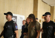 Цялата седалка на парашута, от който падна 8-годишният Иван, била прокъсана