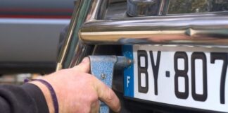 Заловиха шофьор с хартиени регистрационни табели, изписани с маркер