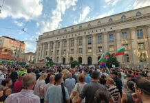 Протест и срещу черната пантера! Чухте ли, че е свързана с Пеевски?