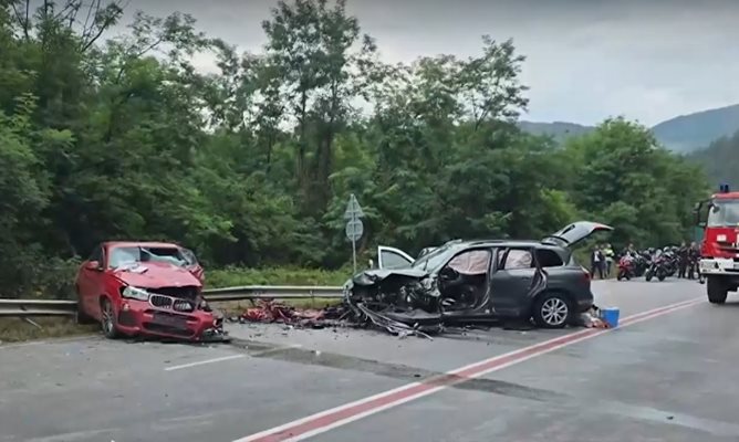 Десет са вече ранените при тежката катастрофа на прохода Хаинбоаз