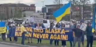 Жители на Аляска посрещат Путин с украински знамена