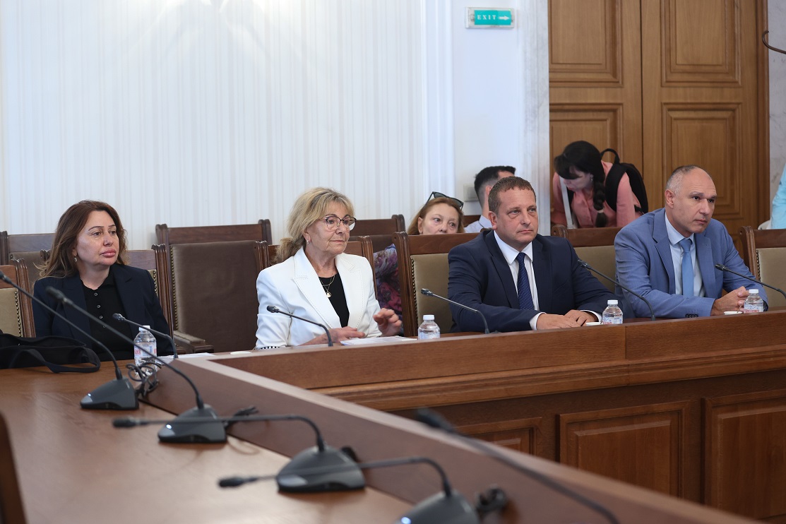 Номинационната комисия обяви днес доклада с оценките си за четиримата