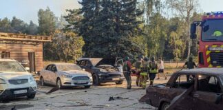 Двама убити и 12 ранени при руски удари по ваканционен лагер в Запорожка област