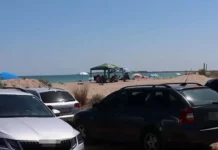 Туристи масово паркират колите си на плажа край Дуранкулак