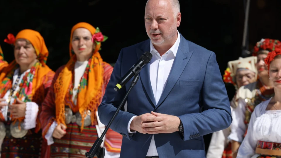 Днес официално беше открит 13 ият Национален събор на народното творчество