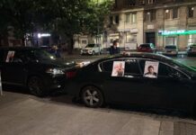 Партията „6%“ блокира служебния вход на парламента и спря достъпа на коли до паркинга