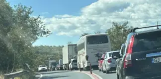 Катастрофа в Кресненското дефиле, движението е в една лента