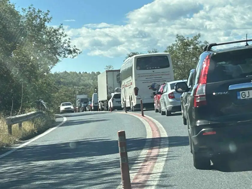 Движението по път I 1 Благоевград – Кресна в района на